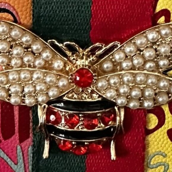 MULTI COLOURED ONLY Graffiti Queen Bee Crossbody Bag/Cell Phone NWT - Picture 7 of 8